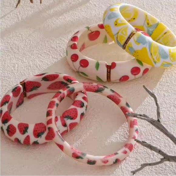 FREE PEOPLE Juicey summer strawberry bangle bracelet Arm Candy - Picture 4 of 6